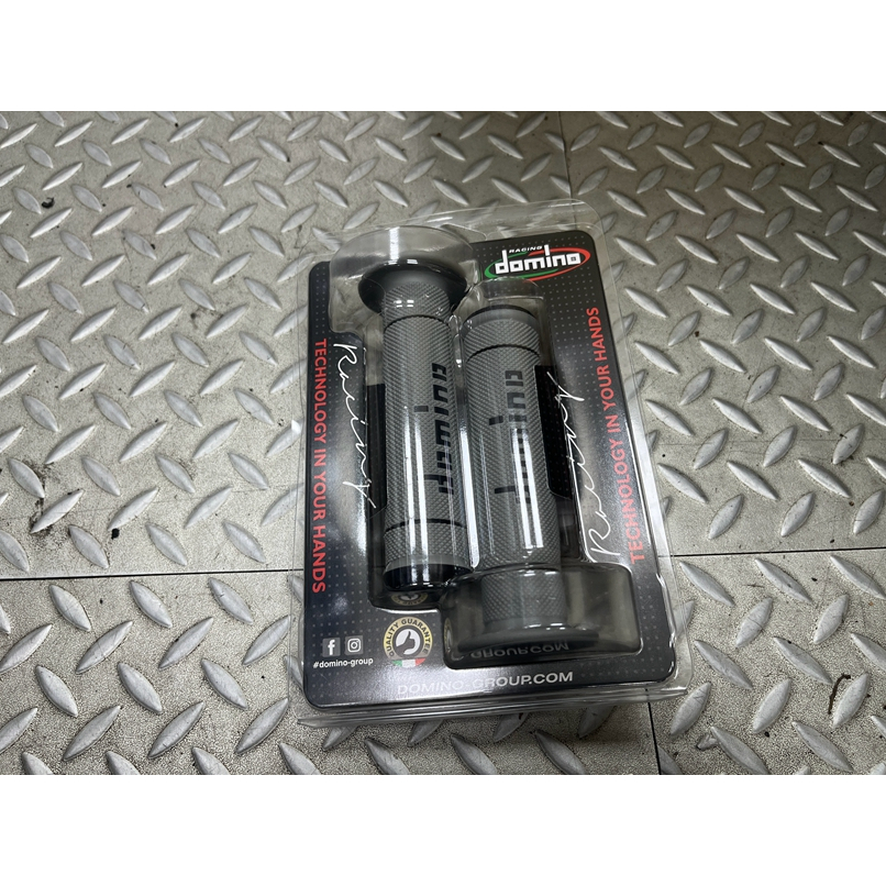 DIY本舖 domino A240 灰底黑字 無孔 長度 130mm 顆粒 機車握把 握把 油門 手把套 可協助開孔