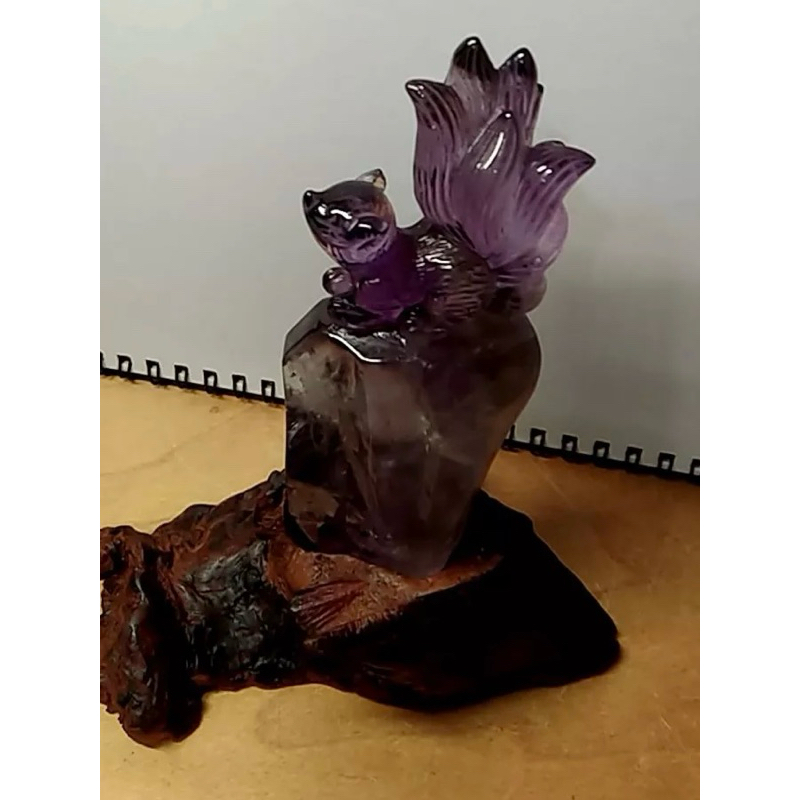 九尾狐紫水晶權杖雕刻件，雕工精細