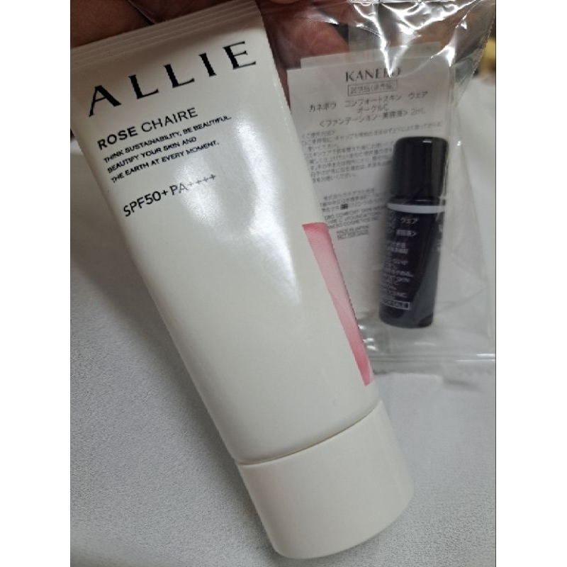 佳麗寶ALLIE 持采亮化UV防曬水凝露（薔肌梅香）SPF50 贈粉底液2ml