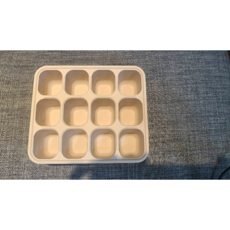 韓國製monee，矽膠副食品分裝盒（30ml），僅使用3次左右。