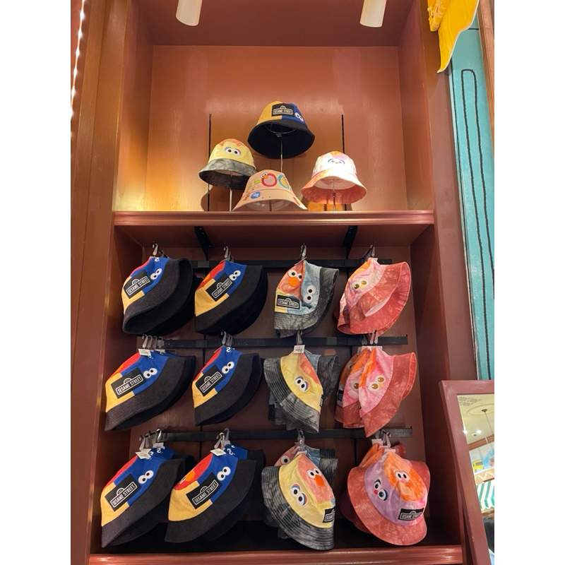 大阪環球影城  ELMO 芝麻街 混色漁夫帽 藍黃色  粉色系