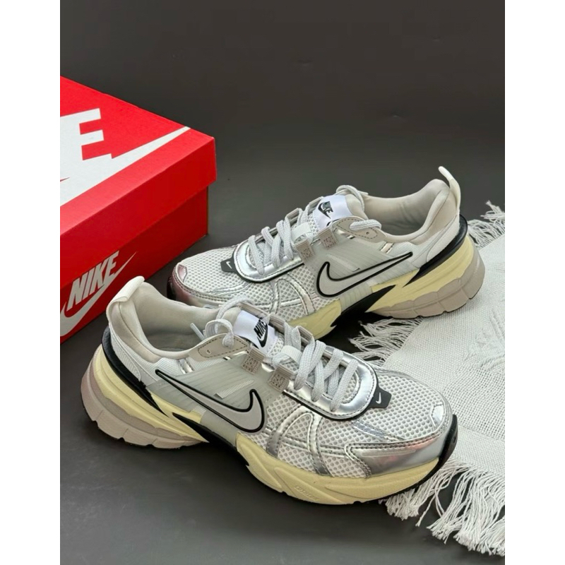 二手便宜賣 Nike v2k白銀 男鞋
