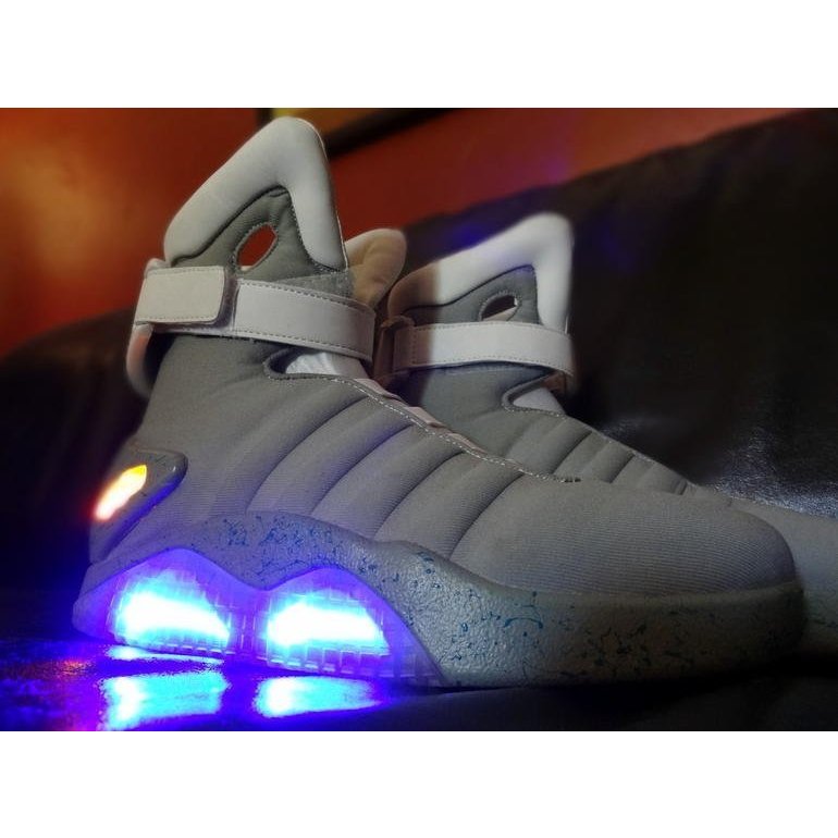 =CodE= BACK TO THE FUTURE LIGHT 回到未來發光休閒鞋(灰)環球版 NIKE AIR MAG