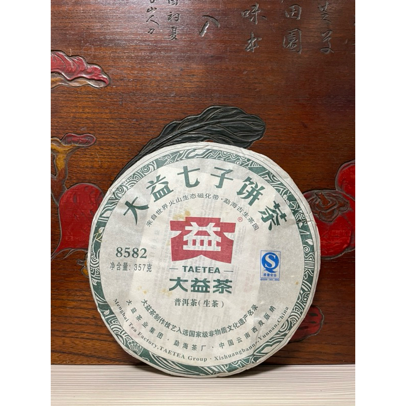 2011年大益 勐海茶廠 8582（101） 357克/生茶 實品拍攝品項如圖 保證大益正品 普洱茶 養生茶 收藏 投資