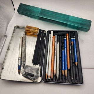 【二手組合】素描組(炭筆+素描筆+紙筆+延長筆桿+手動式削筆器+輝柏軟橡皮+白色色鉛筆+碳精筆)