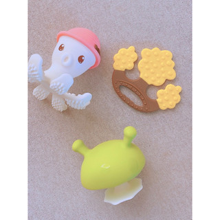 英國 mombella 小蘑菇固齒器 章魚 蘋果樹 咬咬樂