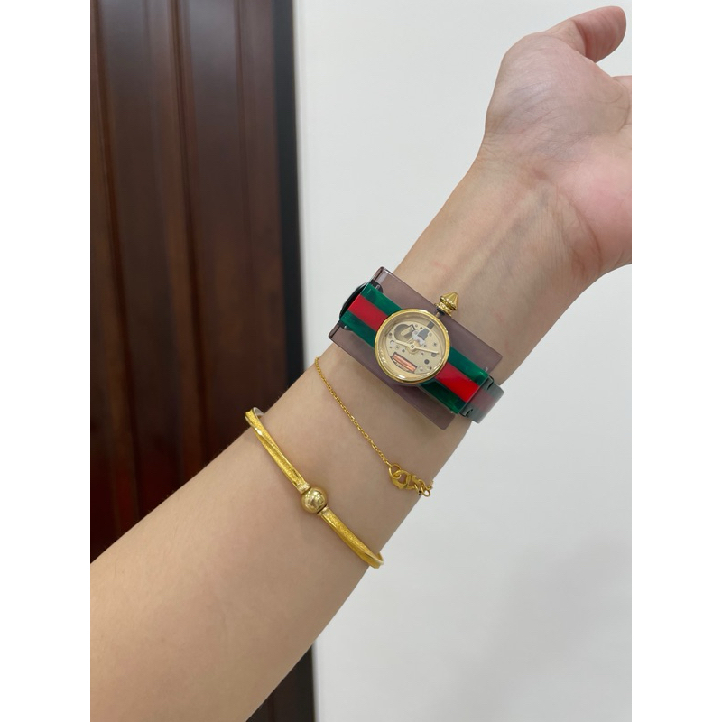 Gucci YA143505 VINTAGE WEB系列 彩虹阿加力膠 小蜜蜂 綠紅綠圖紋透明 鐲錶 手錶