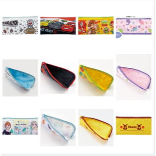 【模型君】 日本進口 餐具袋 收納袋 筆袋 小物袋 L型拉鍊袋 凱蒂貓 多啦A夢 CARS 玩具總動員 冰雪 恐龍