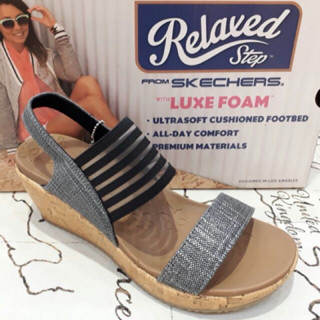 SKECHERS 牛仔布深藍楔形鞋休閒鞋 (女) 休閒系列 BEVERLEE