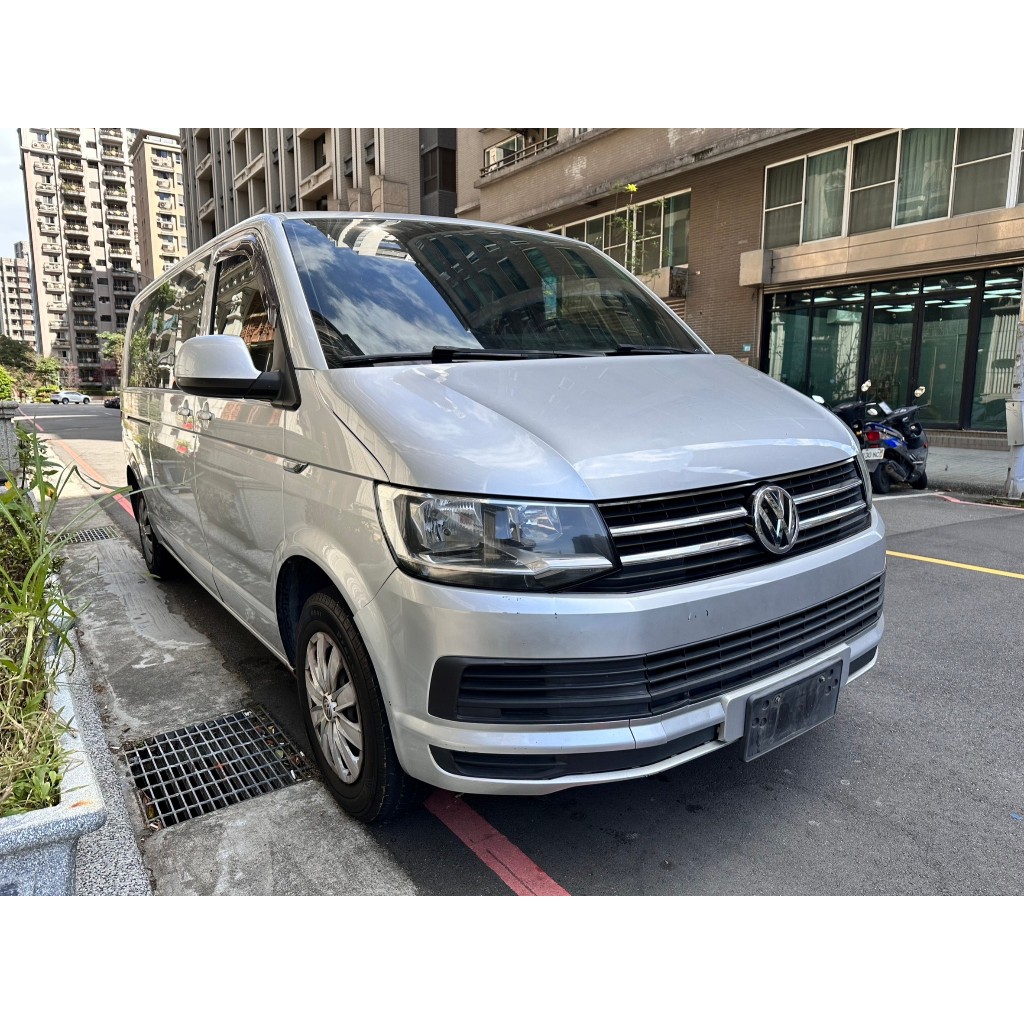 VW #福斯 #T6 #長軸 #9人座 自用一手 2.0 柴油 機場接送  可掛多元 認證中古車