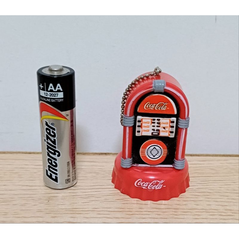 【舊派】早期可口可樂出品 Coca-Cola 復古 點唱機 音響 Coke 瓶蓋 吊飾 收藏