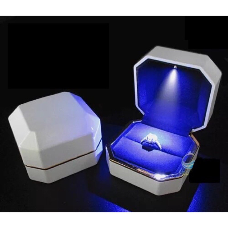 [LALA貓小舖]求婚必備 LED燈戒指盒子 鋼琴烤漆 項鍊盒子 耳環盒子 珠寶盒子 情人節禮物 LED 戒指盒
