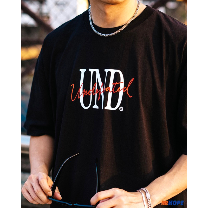 【MR.HOPE】UNDEFEATED INSTITUTION S/S TEE 短t Logo 草寫 美國棉