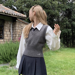 胖胖美依 馬甲背心 針織背心 V領背心 毛衣馬甲v領毛衣女春秋慵懶高階短版學院風馬甲無袖針織衫TBF15.7557