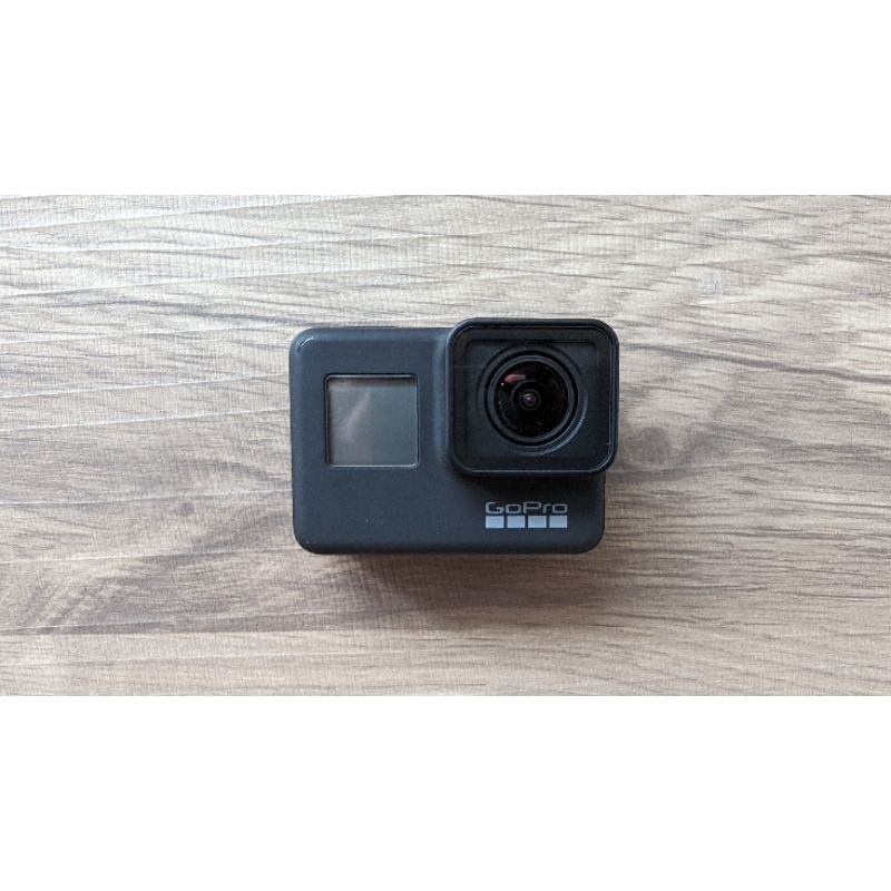 原廠 GoPro 7 包含全套配件：自拍棒、電池組、胸背帶、防水保護殼...