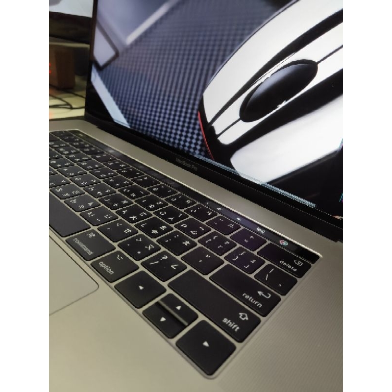 macbook pro 15 i7 TB 2017. 16gb ram 256gb