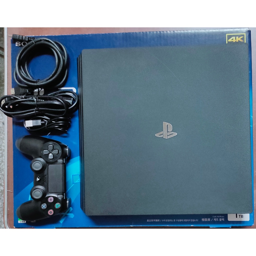 PS4 PRO 7017B 1TB 11.00 主機 8.9成新 台灣公司貨