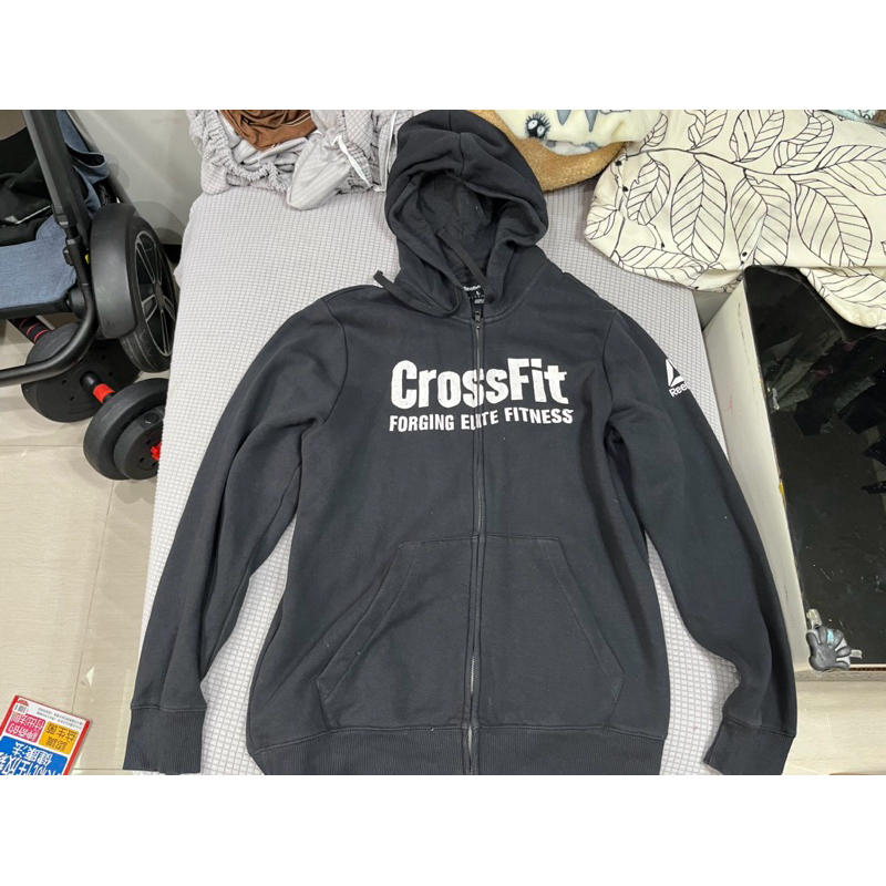 Reebok crossfit時尚保暖外套L號腋下平量約58.5公分原價快3000元穿沒幾次，不介意再購買！