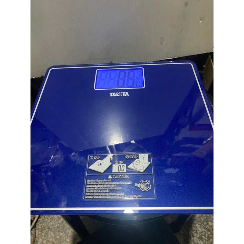 TANITA 藍光LED大螢幕電子體重計HD-382