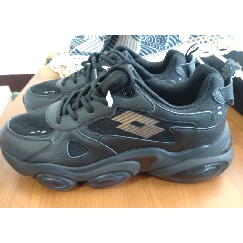 &lt;男鞋&gt;特價品：LOTTO 黑色 氣墊運動鞋/26.5號【全新】│🌧東施小舖🌈