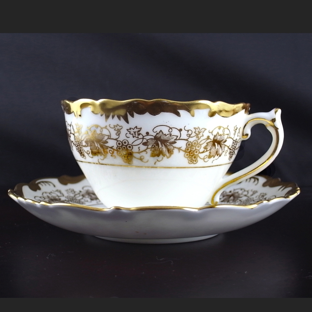 瓷器 英國骨瓷 Coalport古董白色咖啡杯 "Hazelton" 白瓷描金葡萄藤蔓裝飾 1920s