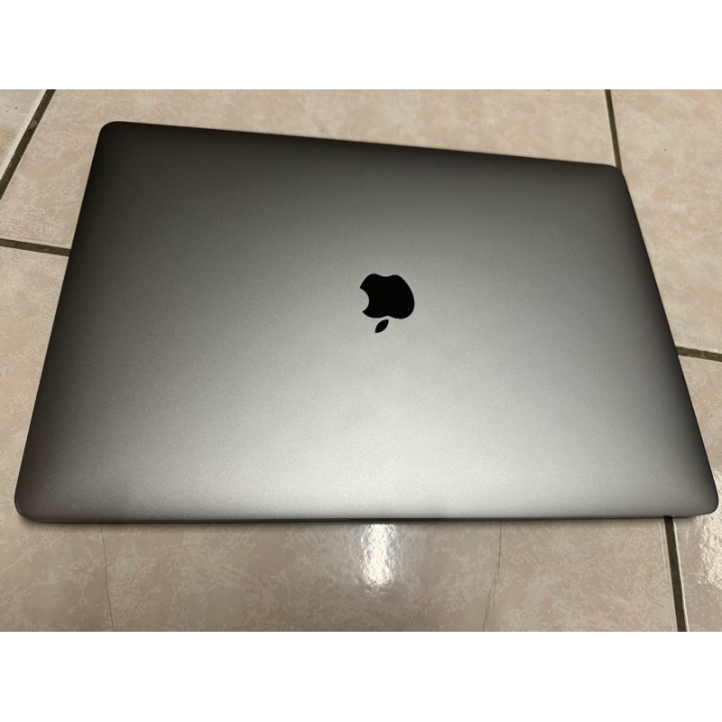 Apple MacBook Pro 15 inch 2018 i7 16g 256