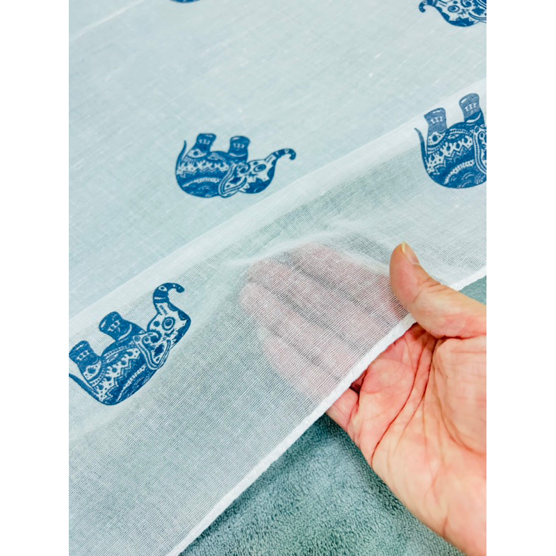 泰國🇹🇭購入 全新收藏 透光 淡藍色大象 圍巾 絲巾 毯子 桌巾 遮陽布 布料 裝飾 居家 質料 透明 柔軟 桌布