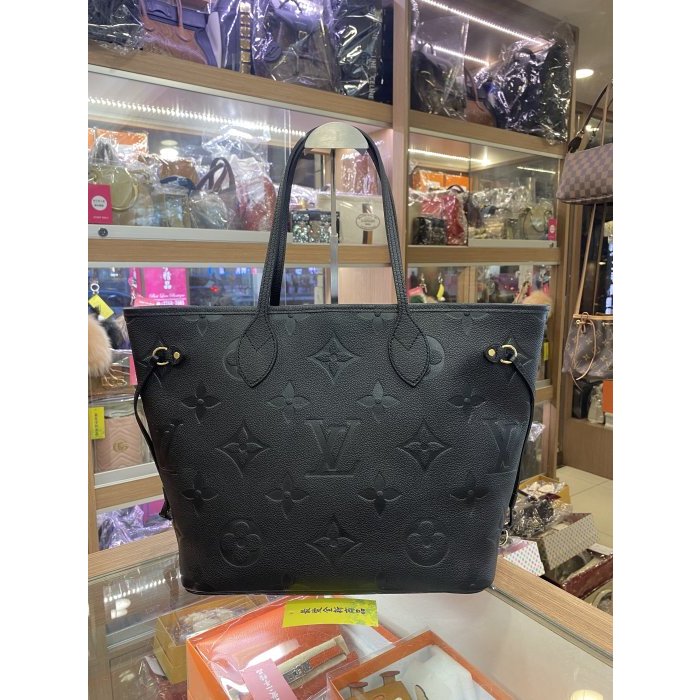 ✈巴黎全新代購✈LV 路易威登 Neverfull MM 全新黑色全皮壓紋購物袋肩背包托特包 M45685