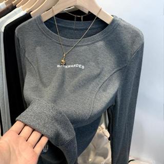 衣時尚 上衣 長袖T卹 發熱衣S-2XL 新款磨毛絨圓領長袖T卹女設計感字母印花內搭修身短款打底衫T149-6135.