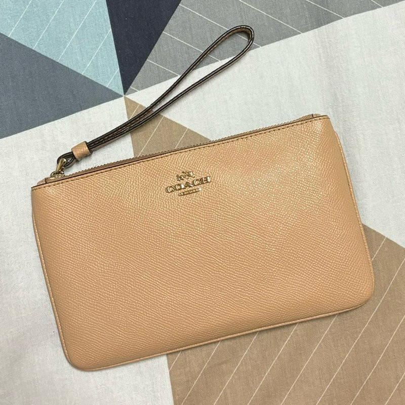 二手近全新正品Coach單層防刮皮大手拿包 奶茶色 20x12cm