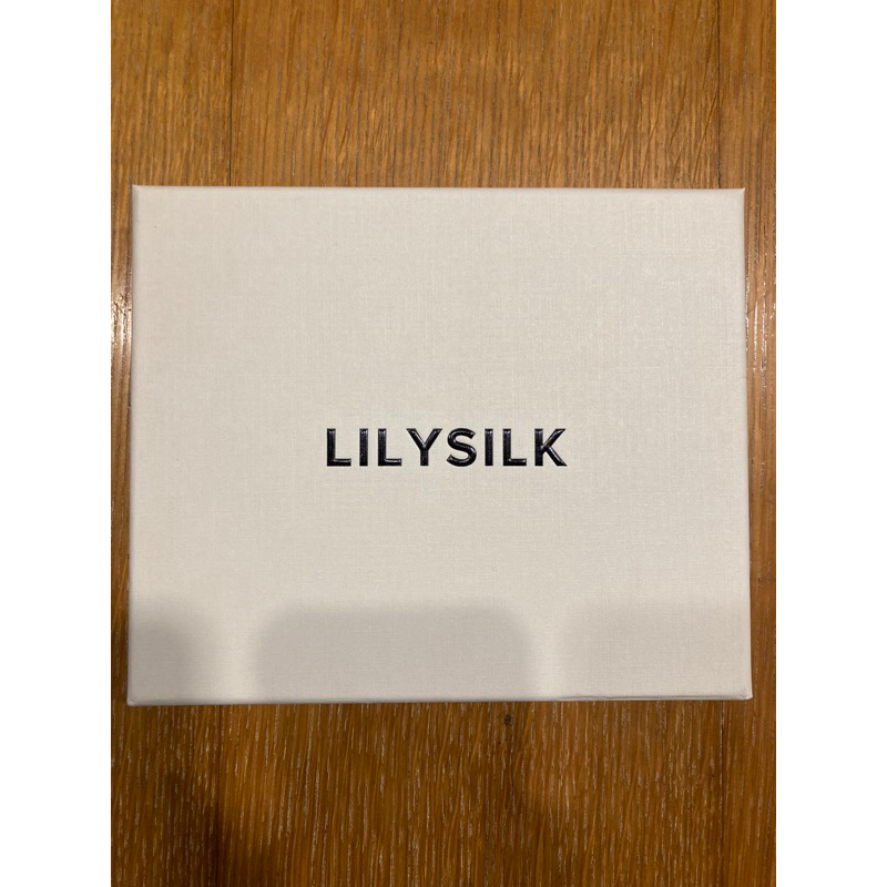 LILYSILK的盒子 9成新 18*15*3
