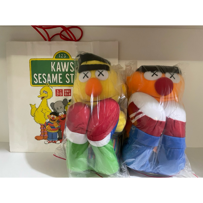 正版Uniqlo X KAWS X Sesame Street 芝麻街