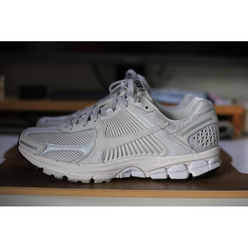 Nike VOMERO 5 灰白色 US9.5 27.5cm