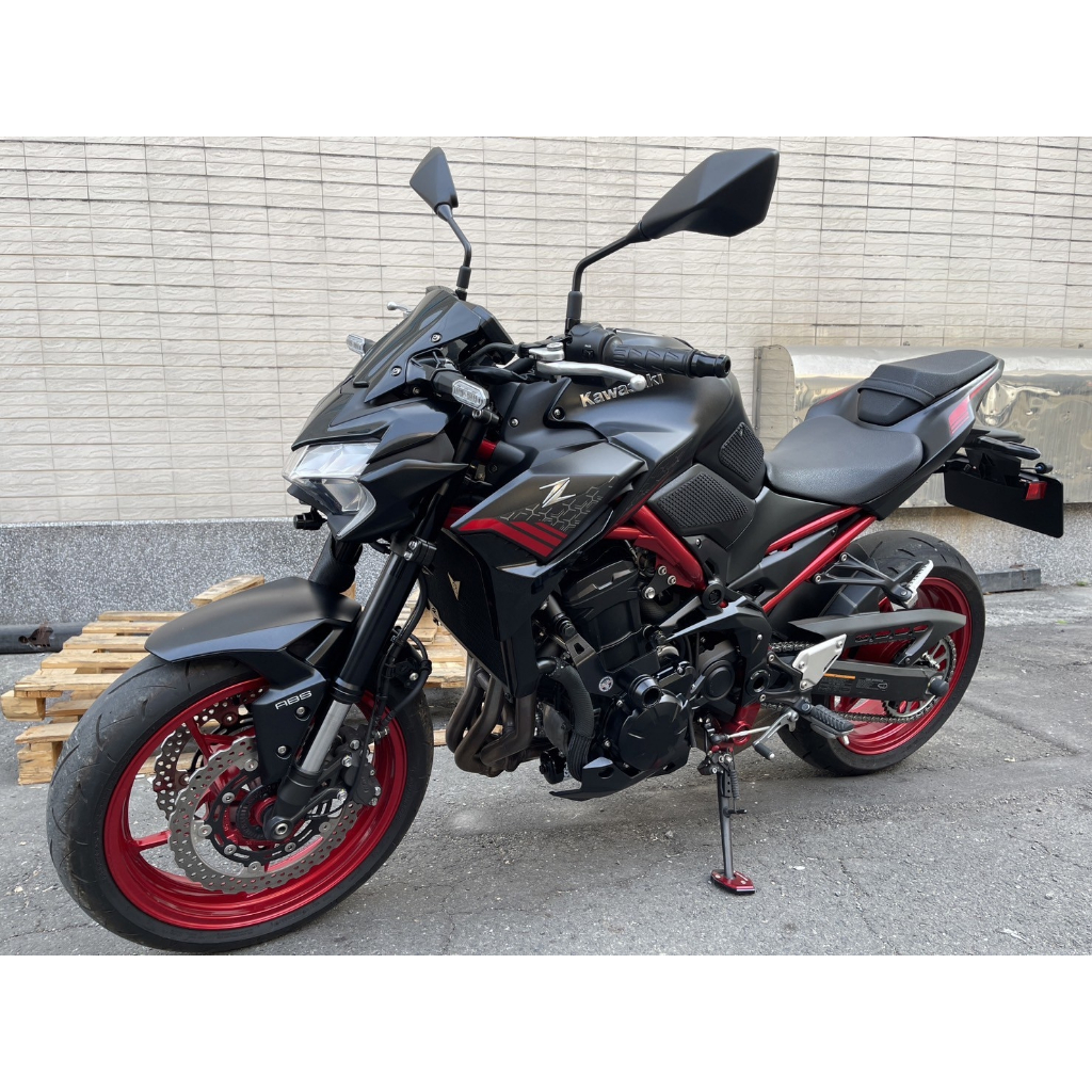 《KAWASAKI Z900 川崎經典運動電控街車》