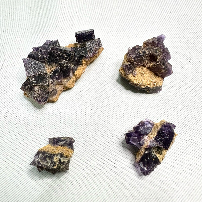 【礦職先生-Maggo桑】特殊少見！！深紫色方塊 螢石 納米比亞 濃色