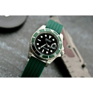 綠框黑面～OMAX歐馬仕尚勞利仕名款水鬼submarine造型全不鏽鋼製石英錶不鏽鋼製單折扣矽膠錶帶