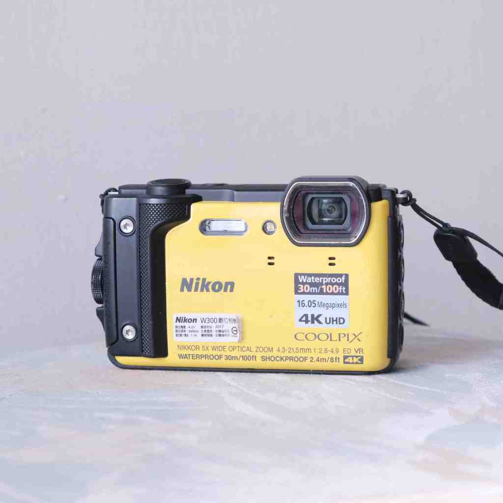 Nikon CoolPix W300 早期 CMOS 運動 數位相機(1600萬畫素 防水 防震 防寒)