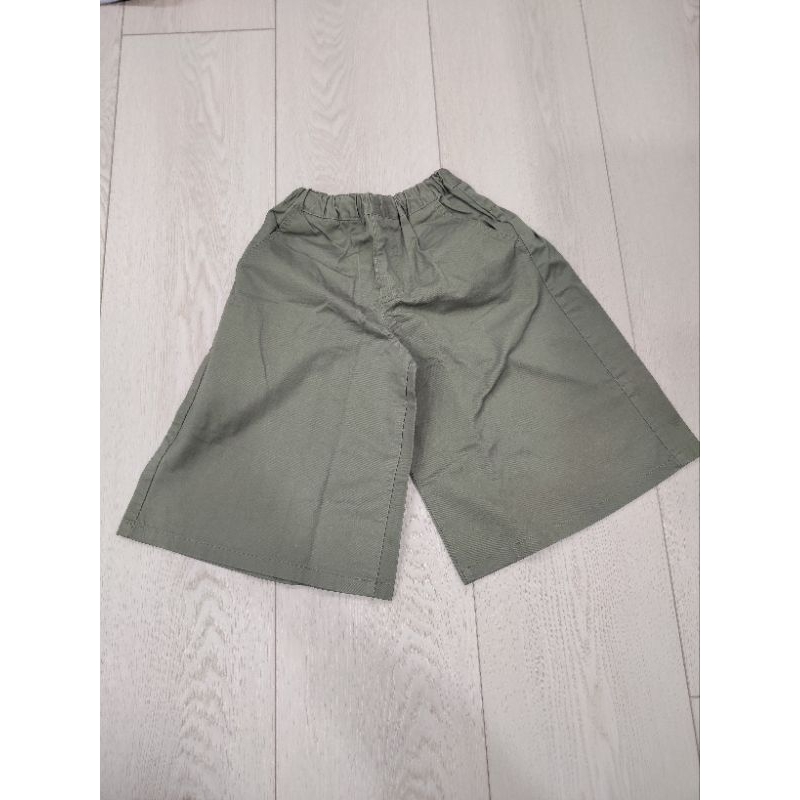 [二手] GU 女童軍綠色過膝短褲 尺寸110 台北信義安和可面交試穿