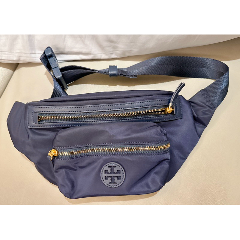 全新美國購入正品～TORY BURCH 皮革雙T LOGO雙層拉鍊防潑水深藍色尼龍腰胸包