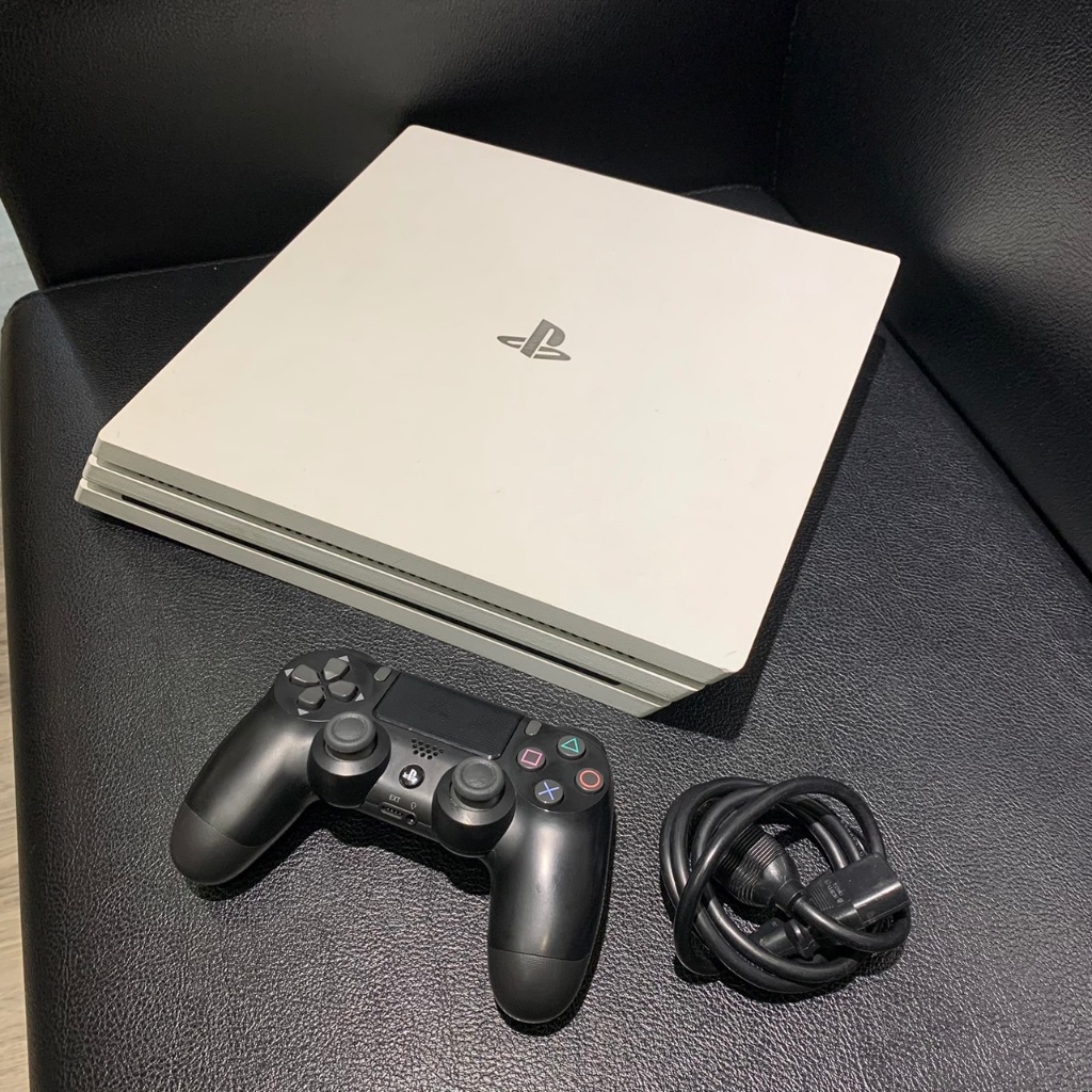 SONY 索尼 PS4 PRO 1TB 白 CUH-7115B 系統版本：10.01 遊戲主機