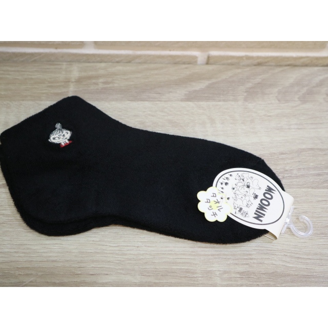 婕的店日本精品~日本帶回~Moomin嚕嚕咪小不點亞美黑色短襪 女襪子23~25cm
