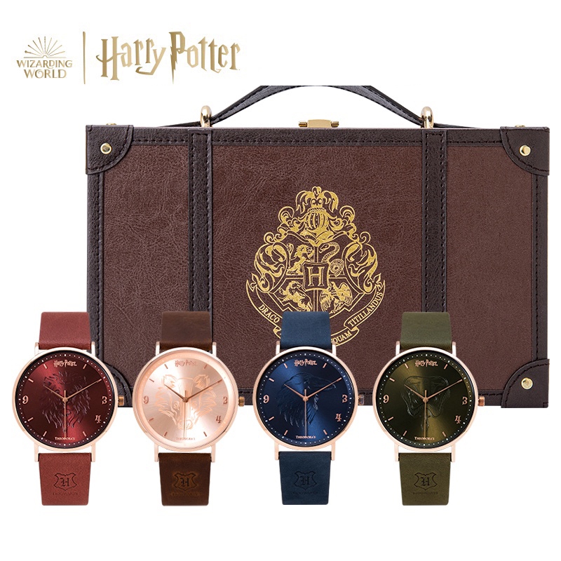 【THEODORA'S】哈利波特典藏禮盒-四學院手錶-復古行李箱造型收納盒【希奧朵拉】