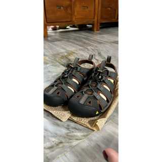 全新 KEEN 涼鞋 Clearwater CNX 英國直送 （灰棕色）