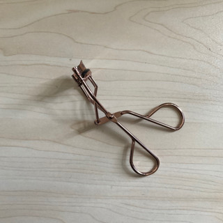 essence 艾森絲 睫毛夾 美妝工具