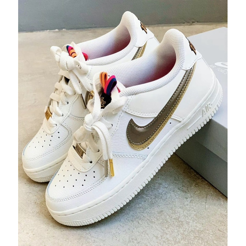 {OGC}NIKE AIR FORCE 1 LV8 GS 全白雙勾 銀金色  彩帶  休閒鞋 DH9595-001