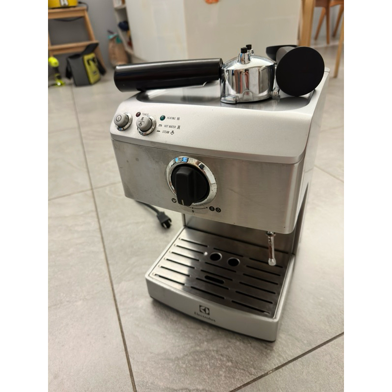 (二手功能正常）Electrolux 伊萊克斯 義式咖啡機 EES200E