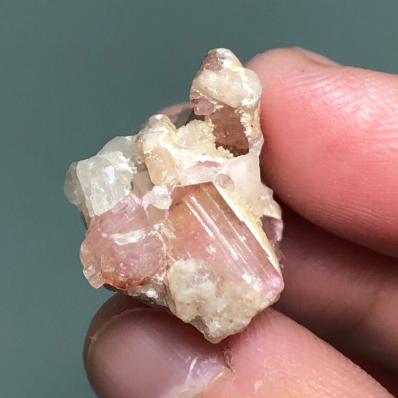 粉紅電氣石 水晶共生 天然原礦 礦石