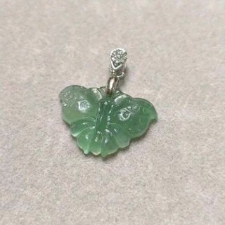 玉貴人…天然冰種小蝴蝶湖綠翡翠玉墜項鍊，送證書，特價