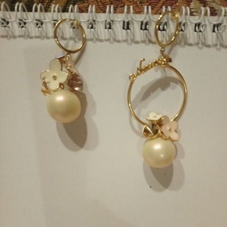 韓國設計品牌 Nuance 耳環 珍珠耳環 不對稱 花朵 垂墜式