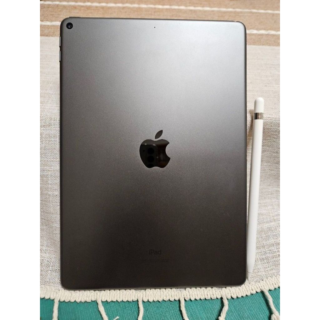 二手 iPad Air 3 (第 3 代) Wi-Fi 64 GB 10.5吋 附 Apple Pencil第一代